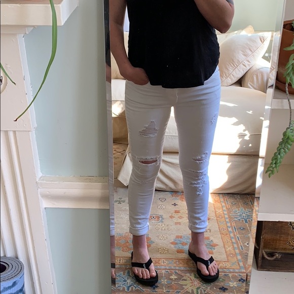 Old Navy 8 regular destroy white jeans - Picture 2 of 4